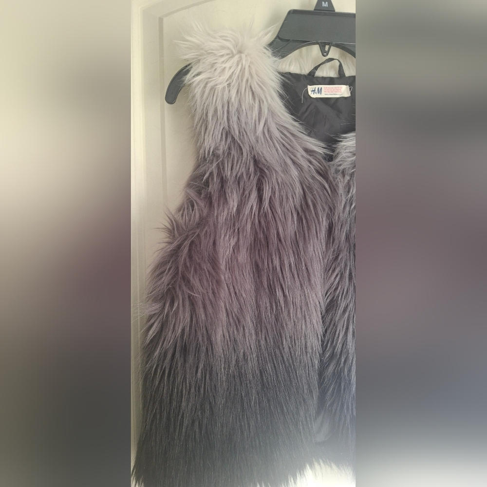 H&M Fluffy Gray Faux Fur Vest Girls 10/12 Boho Western Formal Goth SKU4 - Picture 2 of 7